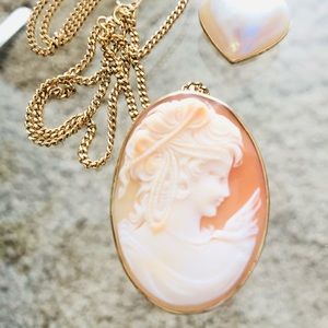 💯 authentic Cameo